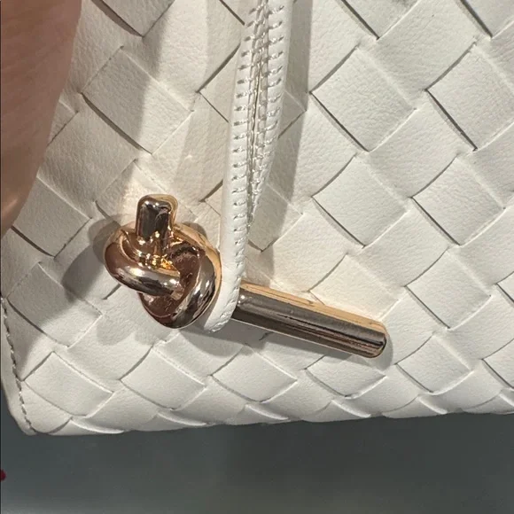 Woven White Shoulder Bag with Detachable Strap - Picture 3 of 4